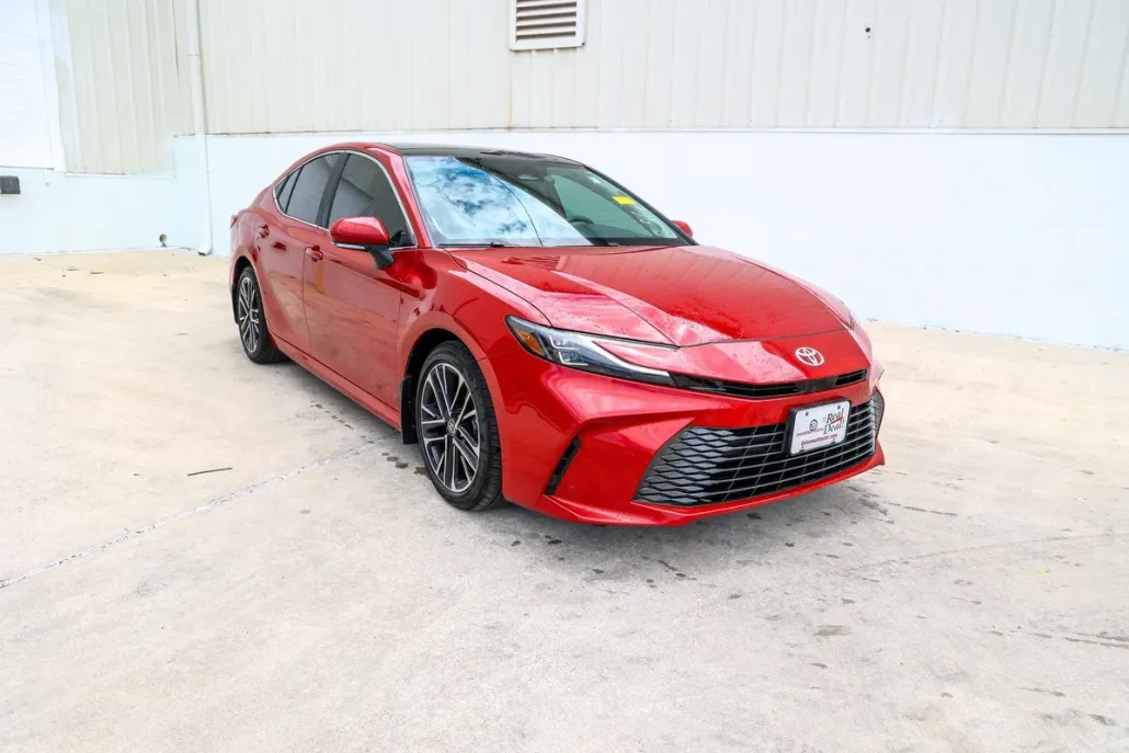 2025 Toyota Camry XLE photo 1