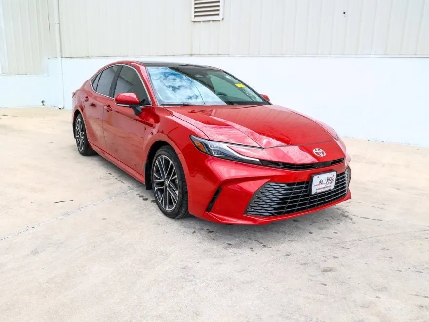 2025 Toyota Camry XLE photo 1