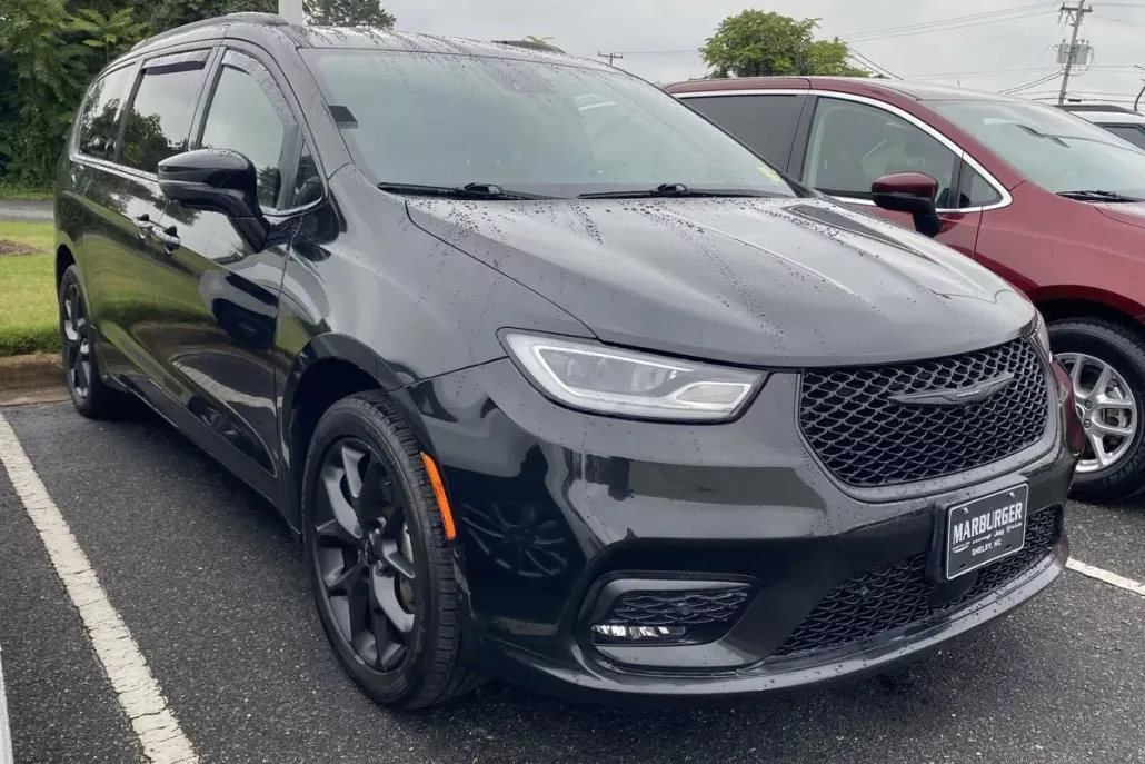 2021 Chrysler Pacifica Touring L photo 1