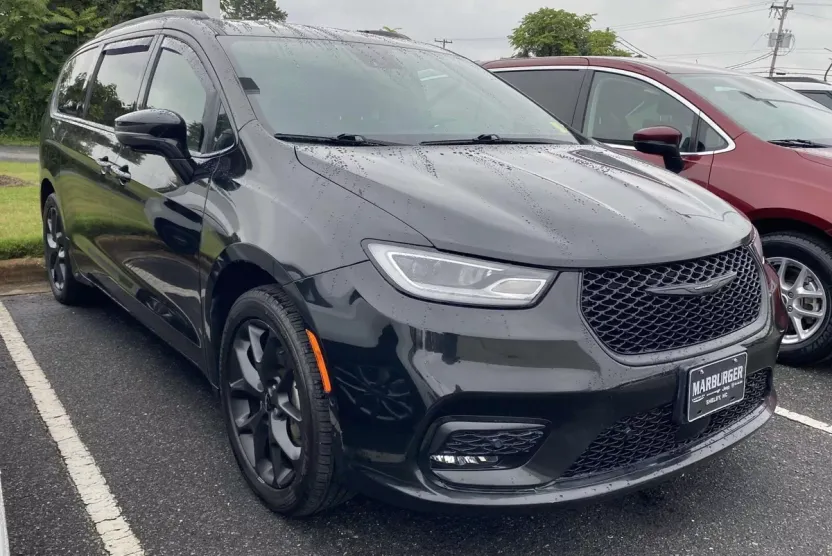 2021 Chrysler Pacifica Touring L photo 1