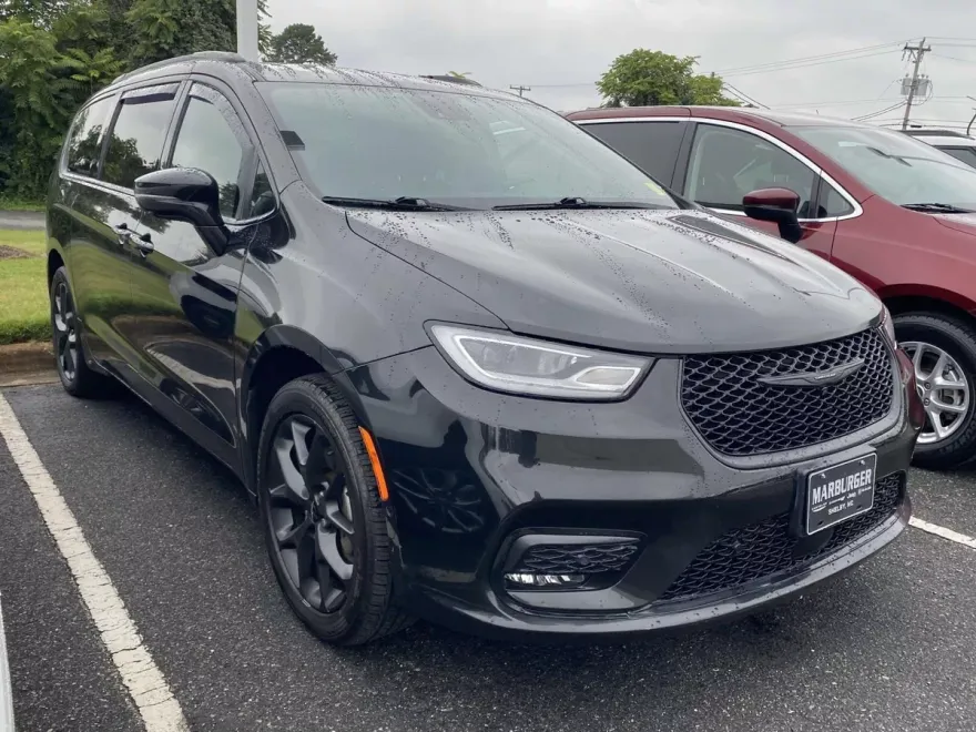 2021 Chrysler Pacifica Touring L photo 1