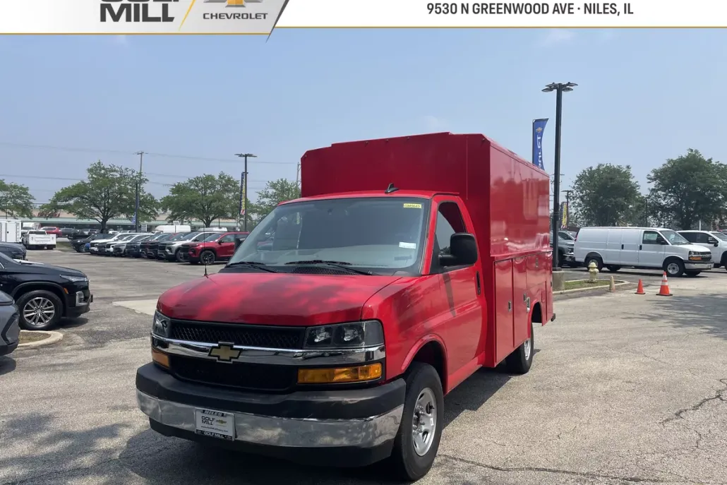 2025 Chevrolet Express 3500 Cutaway Van photo 1