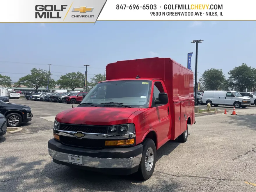 2025 Chevrolet Express 3500 Cutaway Van photo 1