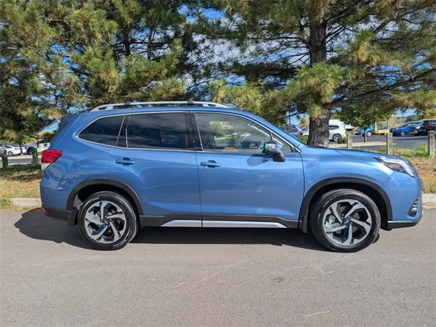 2023 Subaru Forester Touring photo 1