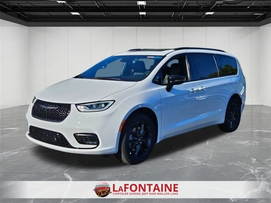 2026 Chrysler Pacifica Limited photo 1