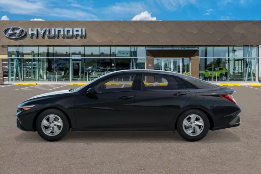 2025 Hyundai Elantra SE photo 1