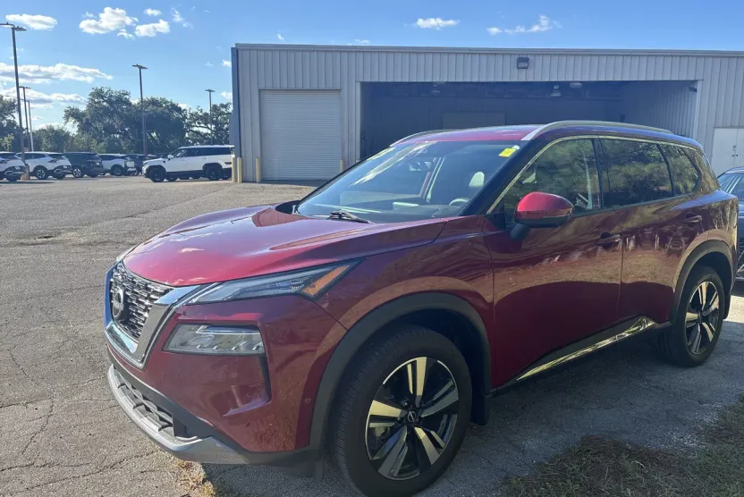 2023 Nissan Rogue SL photo 1