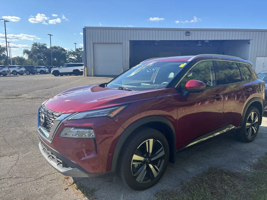 2023 Nissan Rogue SL photo 1