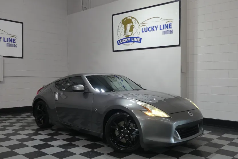 2011 Nissan 370Z Touring photo 1