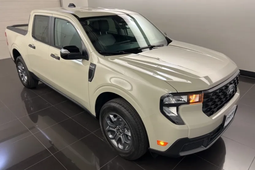 2025 Ford Maverick XLT photo 1