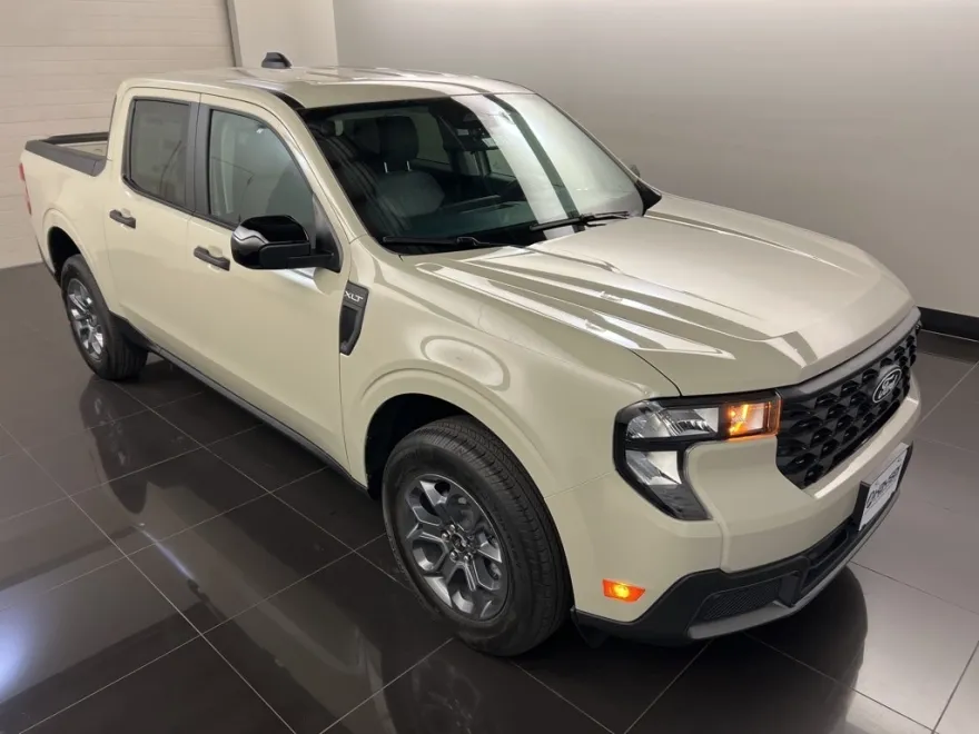 2025 Ford Maverick XLT photo 1