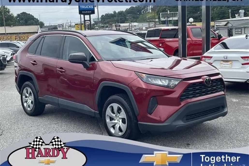 2021 Toyota RAV4 LE photo 1