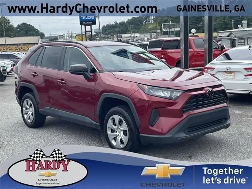 2021 Toyota RAV4 LE photo 1
