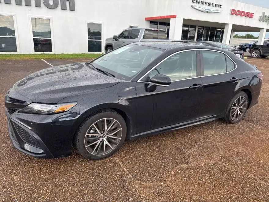 2023 Toyota Camry SE photo 1