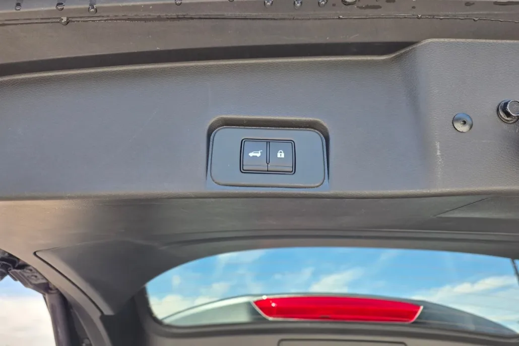 2024 Nissan Rogue SV photo 1