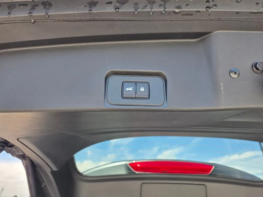 2024 Nissan Rogue SV photo 1
