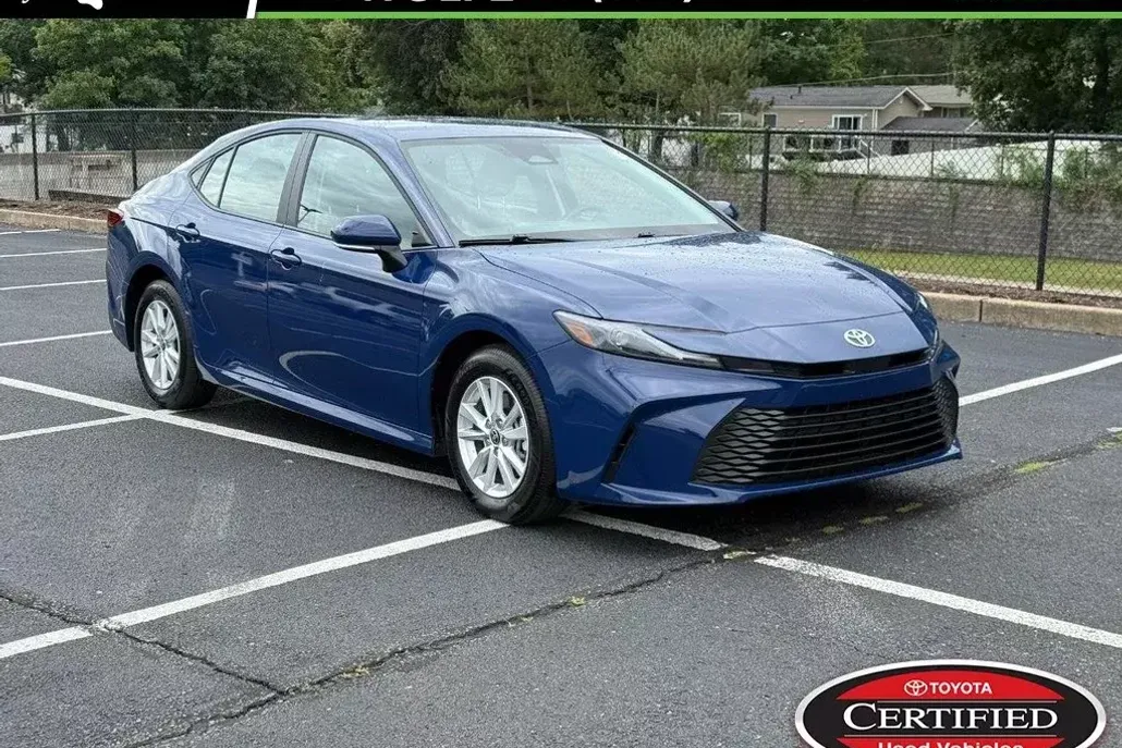 2025 Toyota Camry LE photo 1