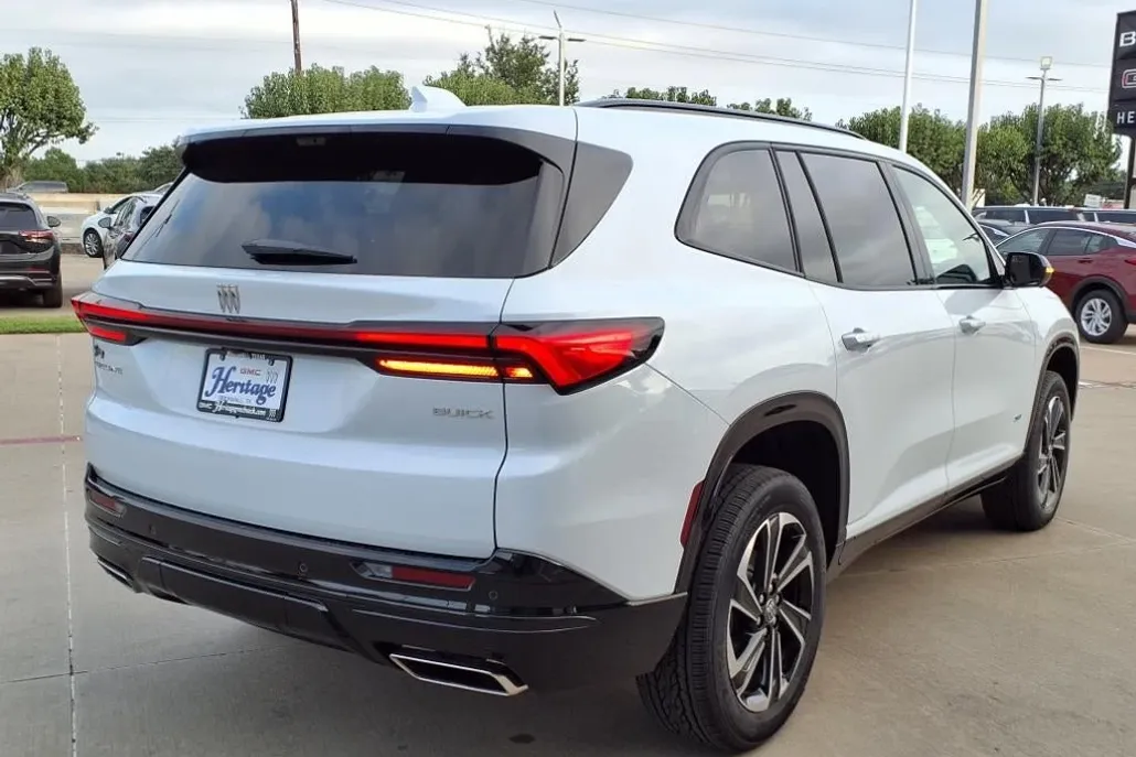 2026 Buick Enclave Sport Touring photo 1