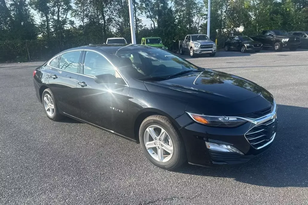2022 Chevrolet Malibu 1LT photo 1