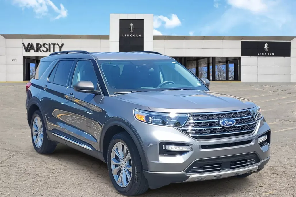 2023 Ford Explorer XLT photo 1