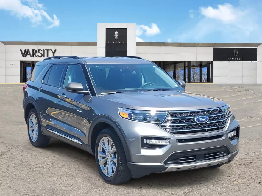 2023 Ford Explorer XLT photo 1