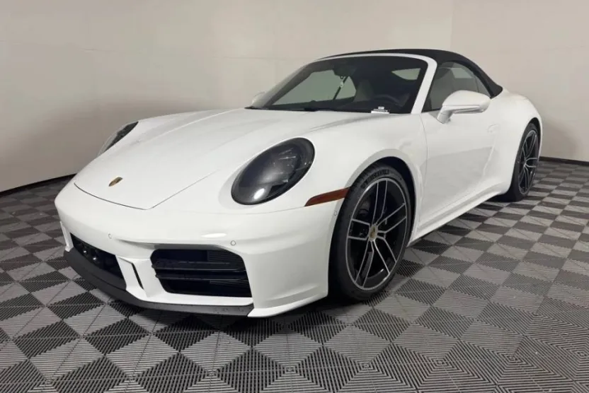 2025 Porsche 911 Cabriolet photo 1