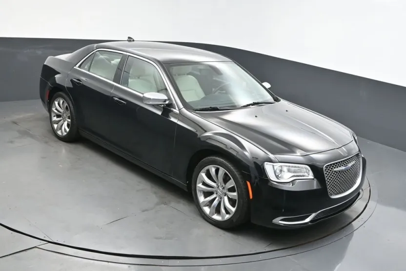 2020 Chrysler 300 Touring photo 1