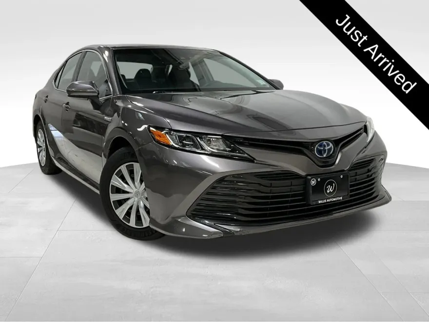 2018 Toyota Camry Hybrid LE photo 1