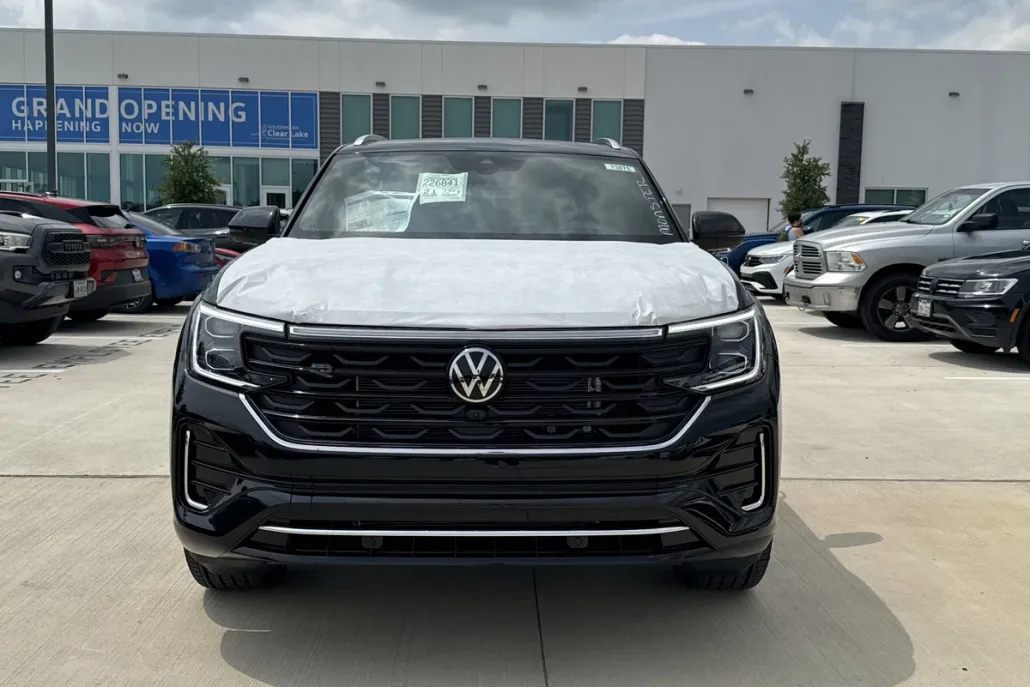 2025 Volkswagen Atlas Cross Sport SEL Premium R-Line photo 1