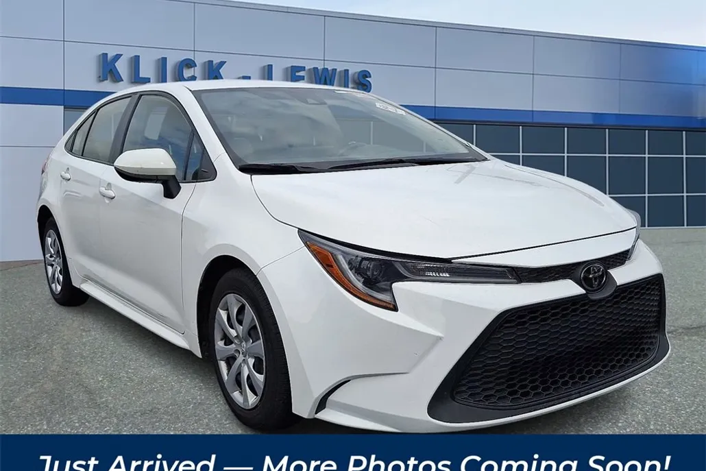 2022 Toyota Corolla LE photo 1
