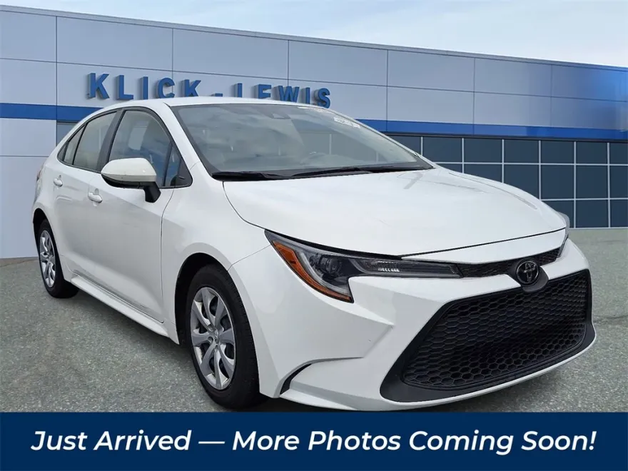2022 Toyota Corolla LE photo 1