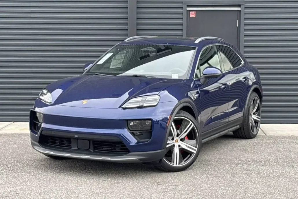 2025 Porsche Macan Electric photo 1