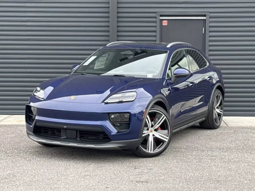 2025 Porsche Macan Electric photo 1