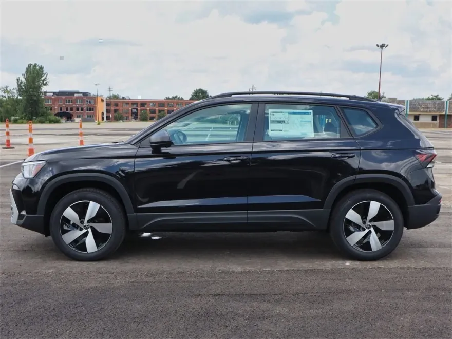 2025 Volkswagen Taos S photo 1