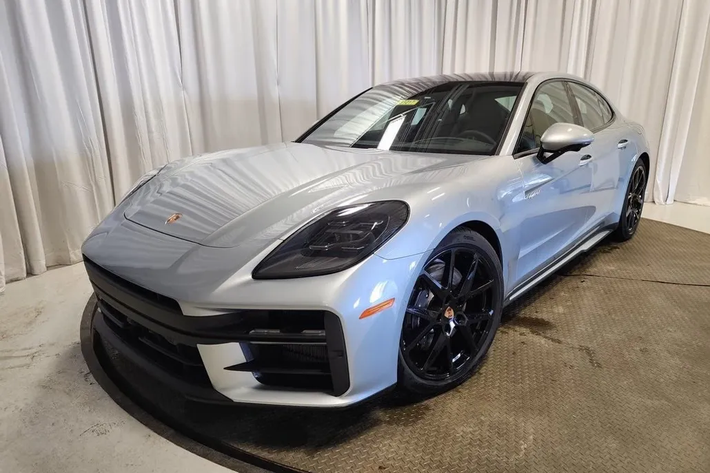 2025 Porsche Panamera E-Hybrid 4 photo 1