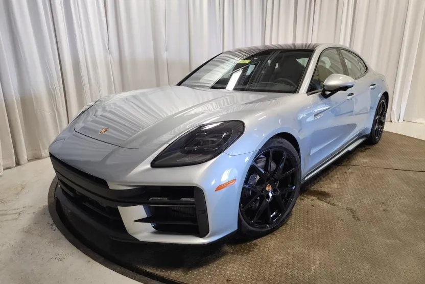 2025 Porsche Panamera E-Hybrid 4 photo 1