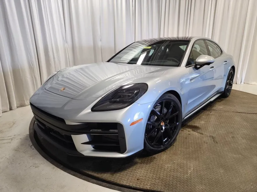 2025 Porsche Panamera E-Hybrid 4 photo 1