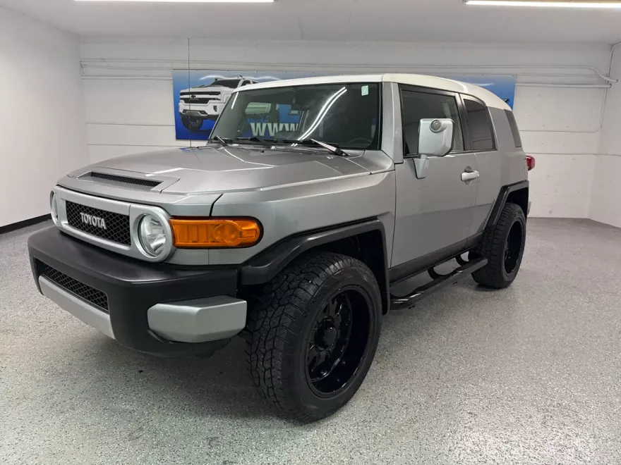 2012 Toyota FJ Cruiser Base photo 1