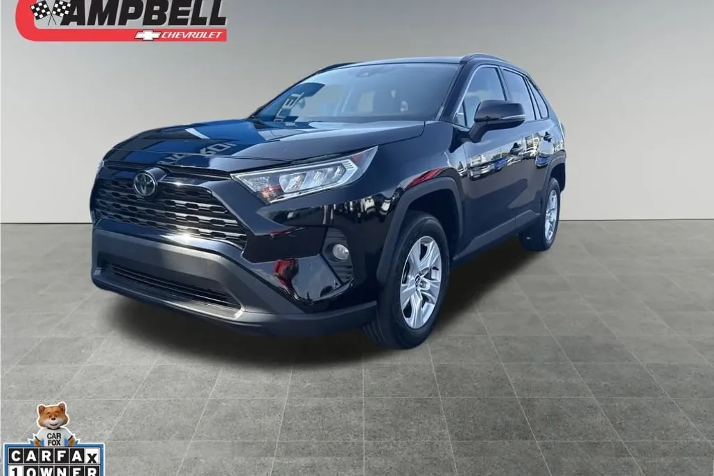 2021 Toyota RAV4 XLE photo 1