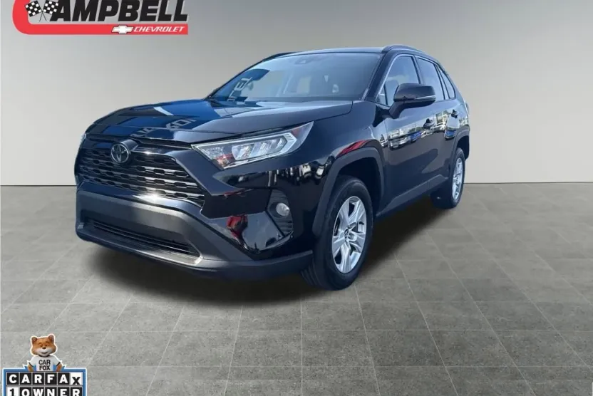 2021 Toyota RAV4 XLE photo 1