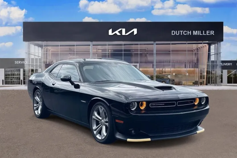 2022 Dodge Challenger R/T photo 1