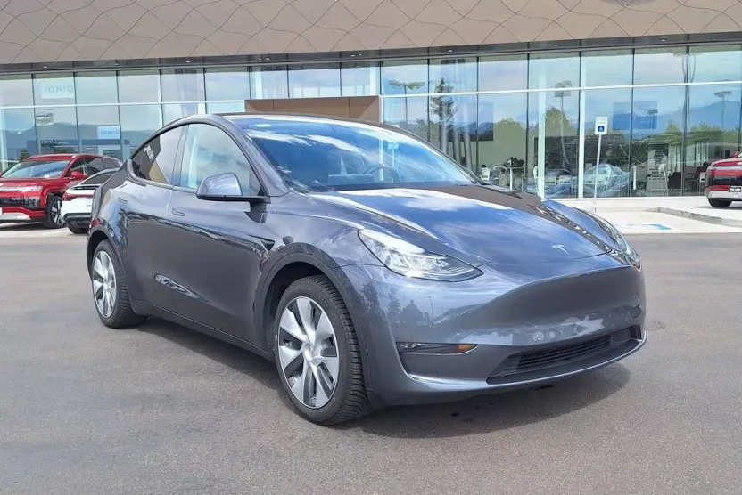 2022 Tesla Model Y Long Range photo 1