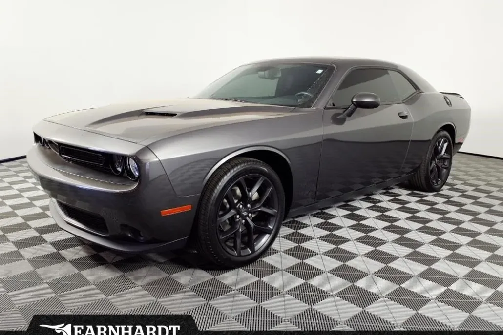 2022 Dodge Challenger SXT photo 1