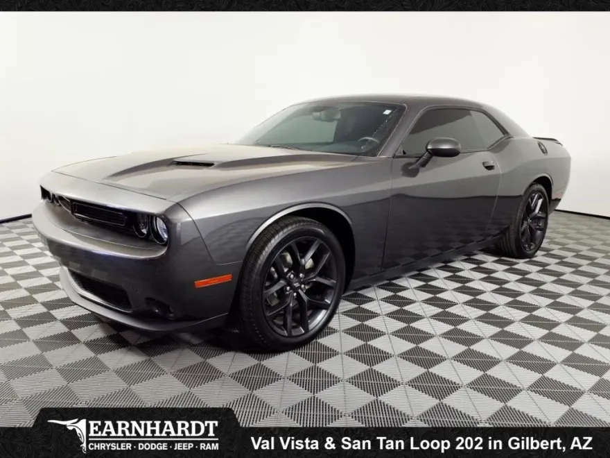 2022 Dodge Challenger SXT photo 1