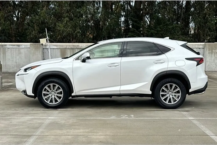 2017 Lexus NX 200t Luxury photo 1