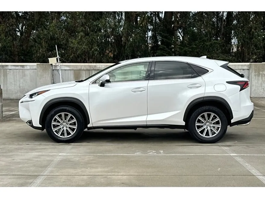2017 Lexus NX 200t Luxury photo 1