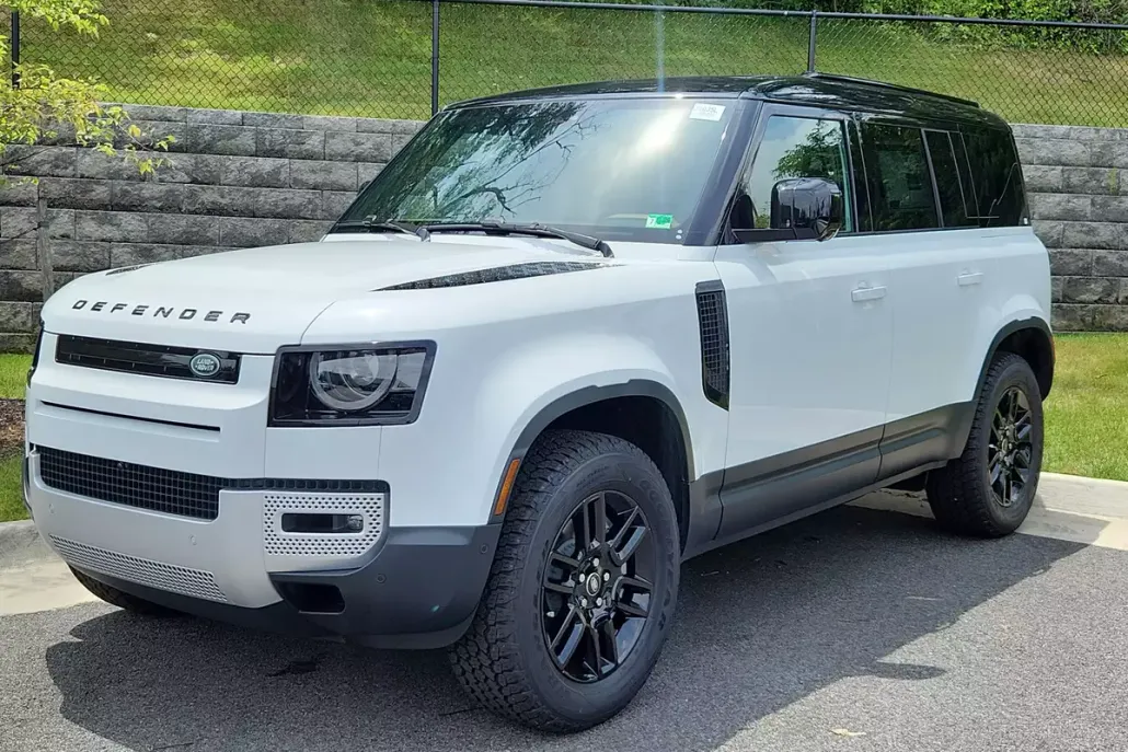 2025 Land Rover Defender 110 S photo 1