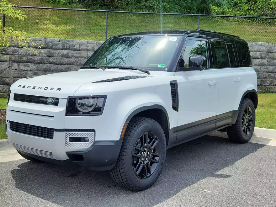 2025 Land Rover Defender 110 S photo 1