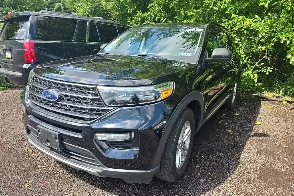 2021 Ford Explorer XLT photo 1