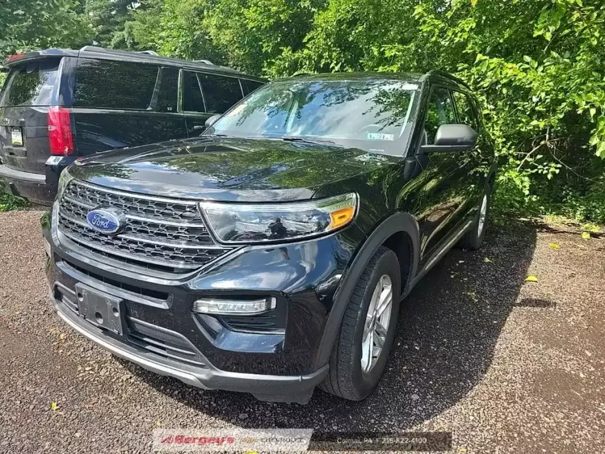 2021 Ford Explorer XLT photo 1